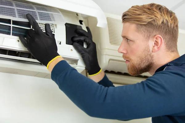 What to Expect When Booking AC Repair Melbourne Specialists